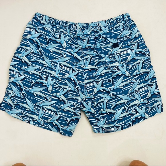 Vineyard Vines flying fish swim trunks. Size Large - Picture 7 of 8